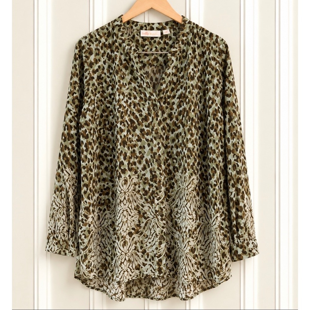 Belle by Kim Gravel Women Medium Leopard Damask Print Button Down Tunic Sage